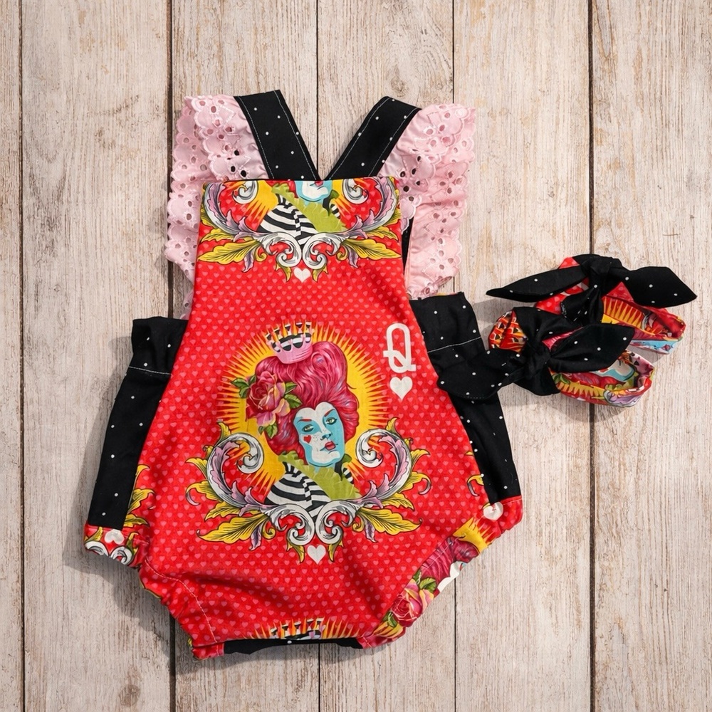 Queen of hearts Baby Romper